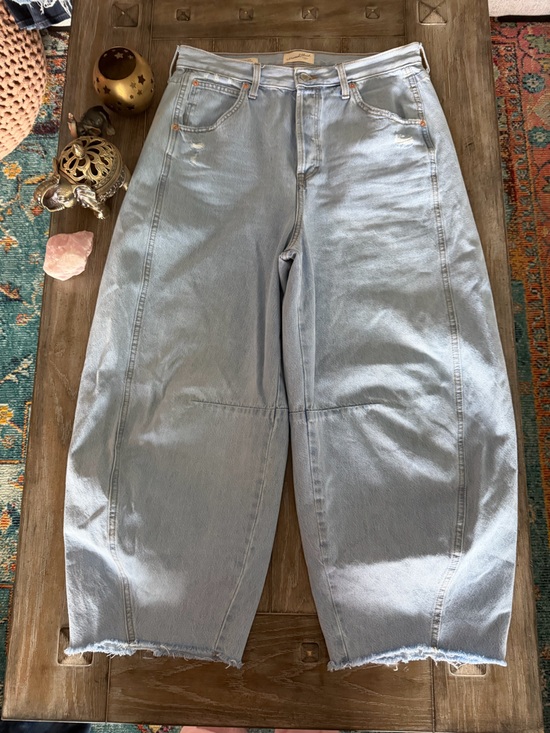 Universal Thread Denim - High Rise Barrel Light Wash Denim Jeans